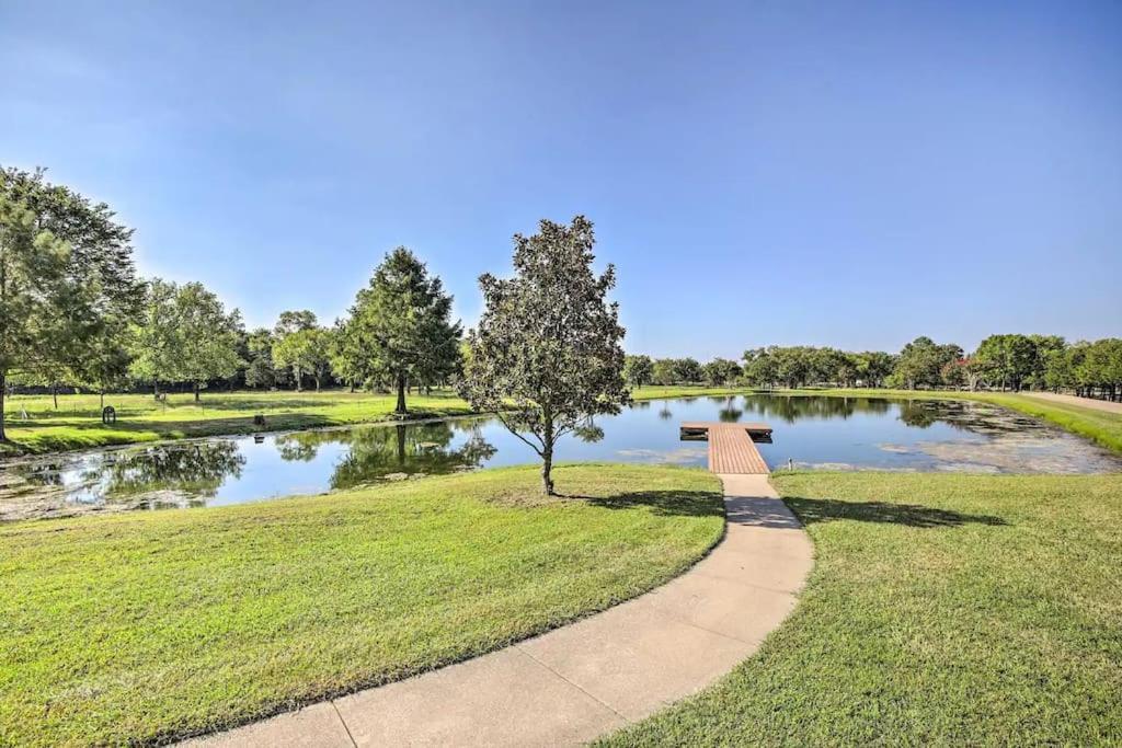 Texas Ranch House With 5 Bedroom And Fish Pond Dallas Zewnętrze zdjęcie